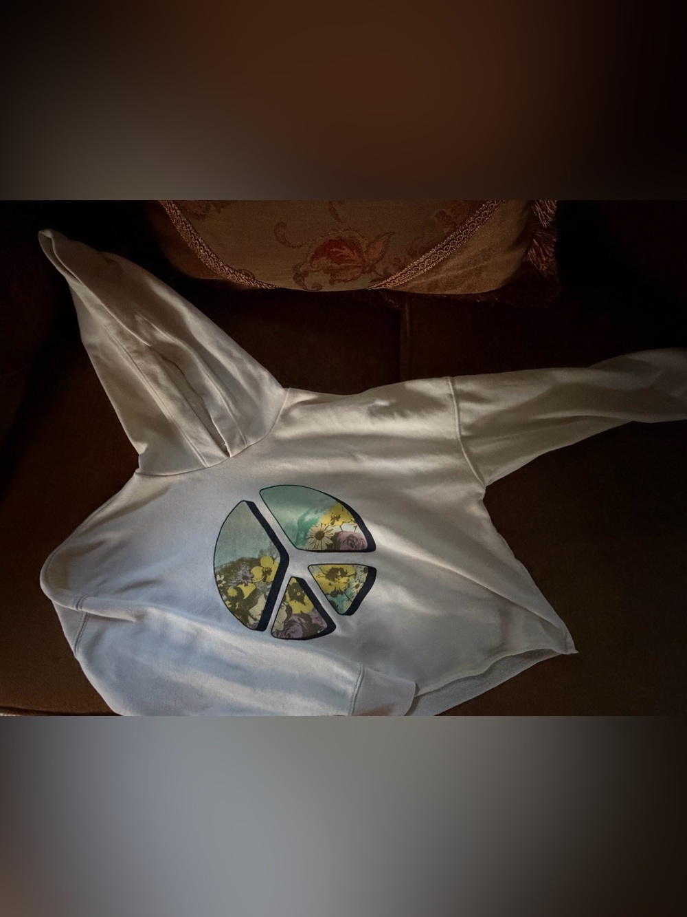 Old Navy Cropped cream hoodie with peace sign detail. Kids size L (10-12) EUC